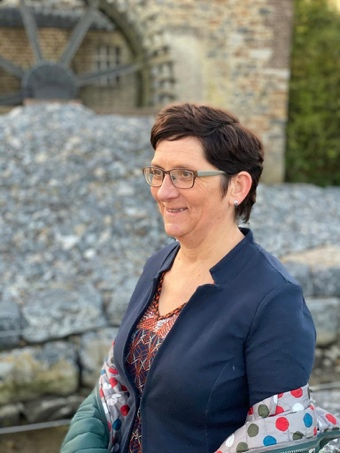 Afbeelding met persoon, buiten, gebouw, rots

Automatisch gegenereerde beschrijving